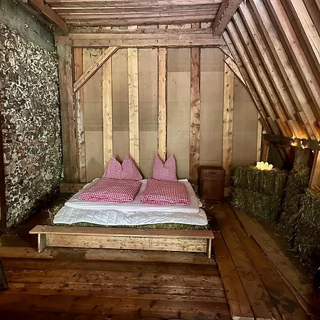 Heubett In Bauernscheune - Schlafen Im Bergheu
